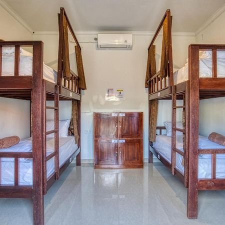 L Degus Hostel Toyapakeh Bagian luar foto