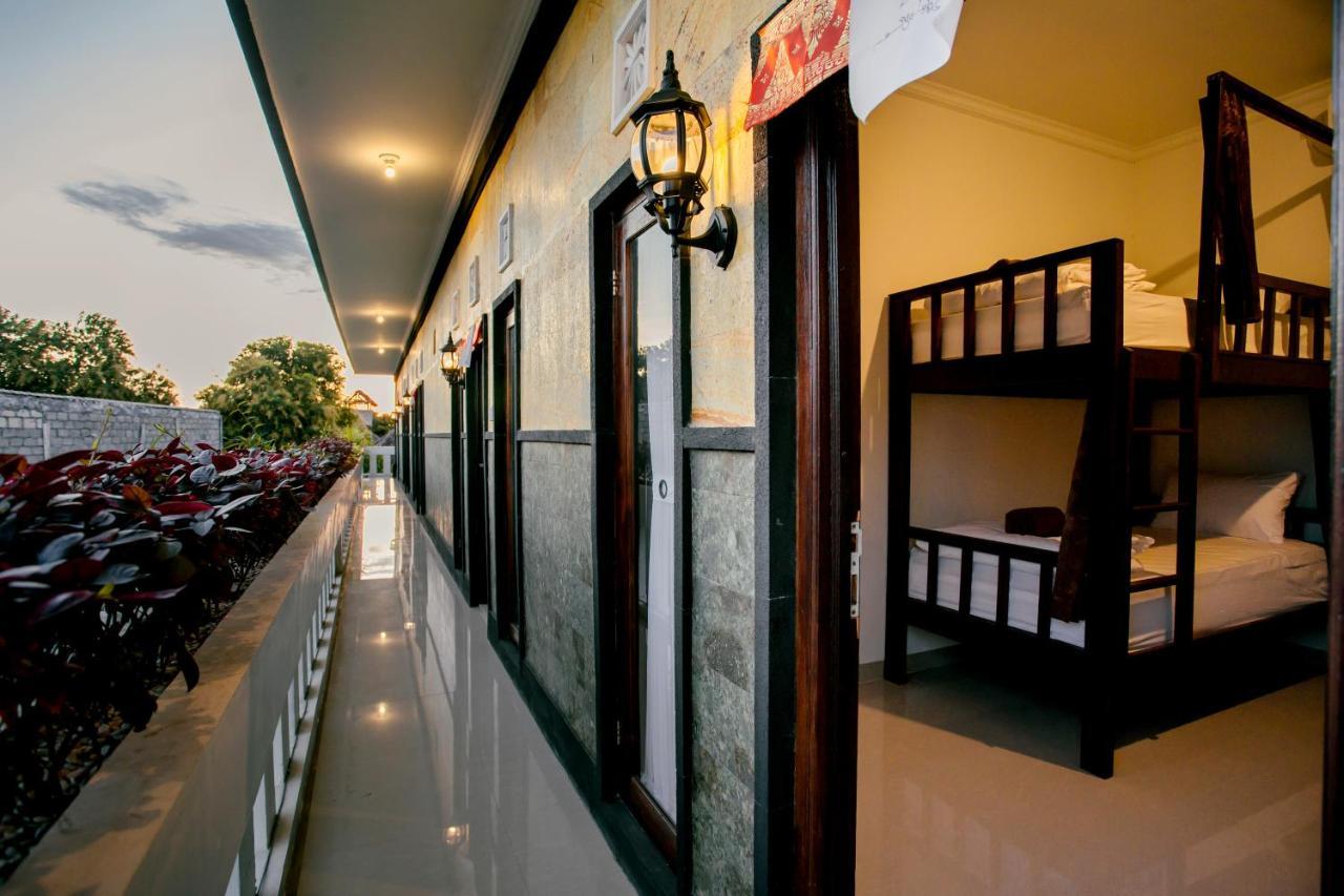 L Degus Hostel Toyapakeh Bagian luar foto