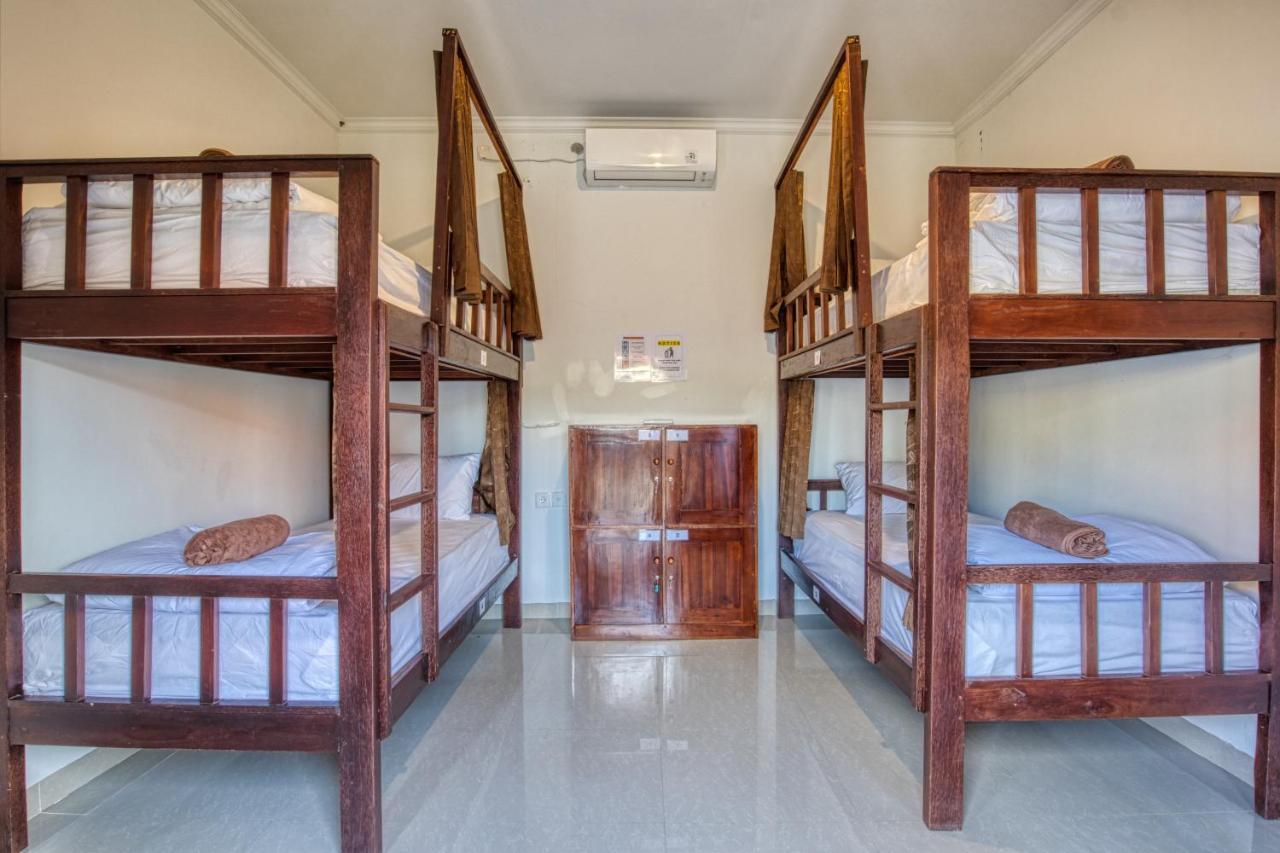L Degus Hostel Toyapakeh Bagian luar foto