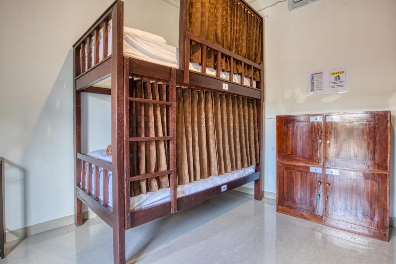 L Degus Hostel Toyapakeh Bagian luar foto