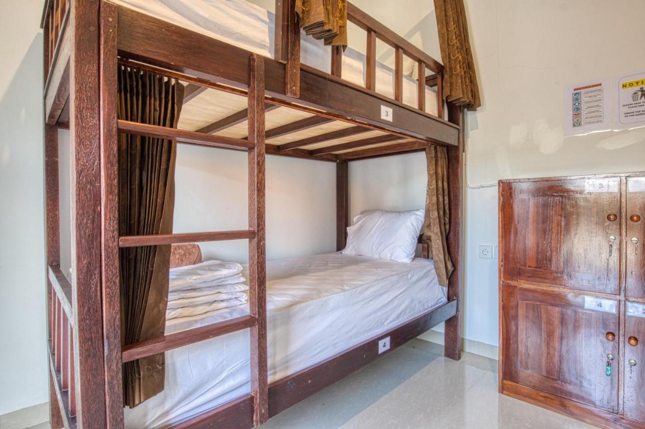 L Degus Hostel Toyapakeh Bagian luar foto
